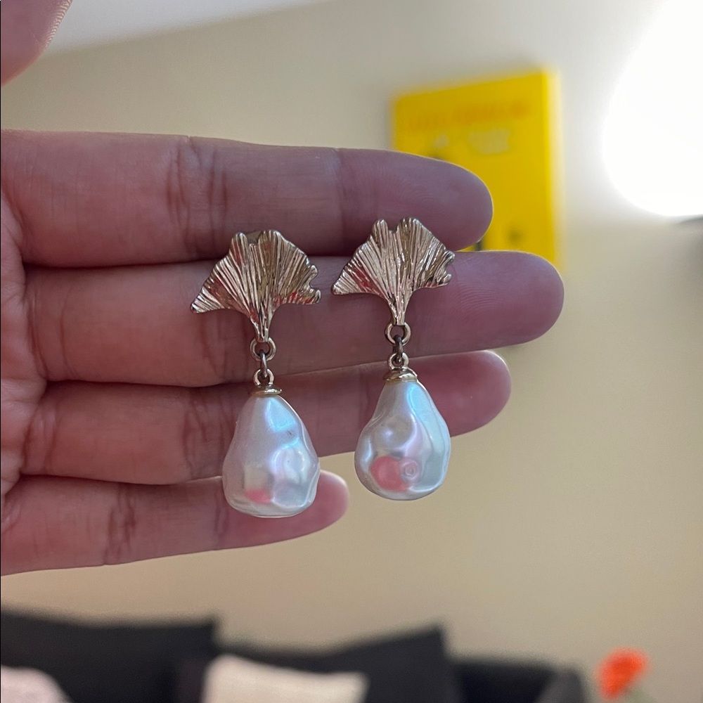 Elegant Gold and Pearl Drop Earrings